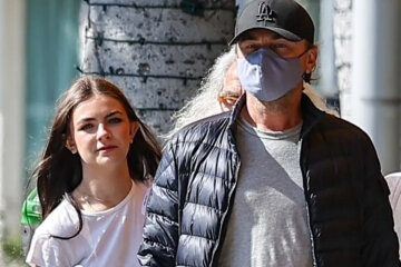 Leonardo DiCaprio took his 16-year-old niece shopping