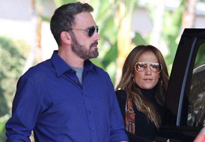 'Holding Hands and Kissing': Jennifer Lopez and Ben Affleck Photographed Together After Divorce Announcement