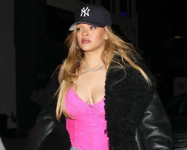 Rihanna came out in a pink corset