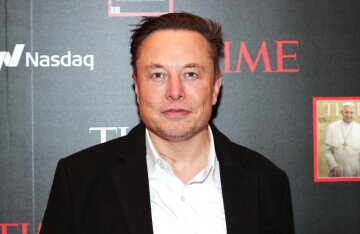 "Money can't buy happiness." Billionaire Elon Musk spoke about his wealth.