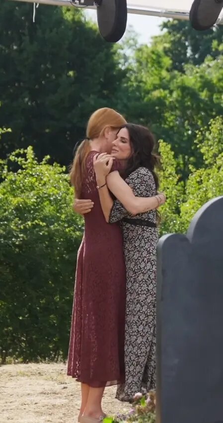 Сандра Буллок и Николь Кидман на съёмках фильма 