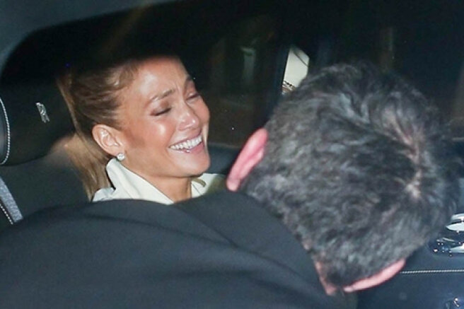 Paparazzi filmed Jennifer Lopez on a date with Ben Affleck
