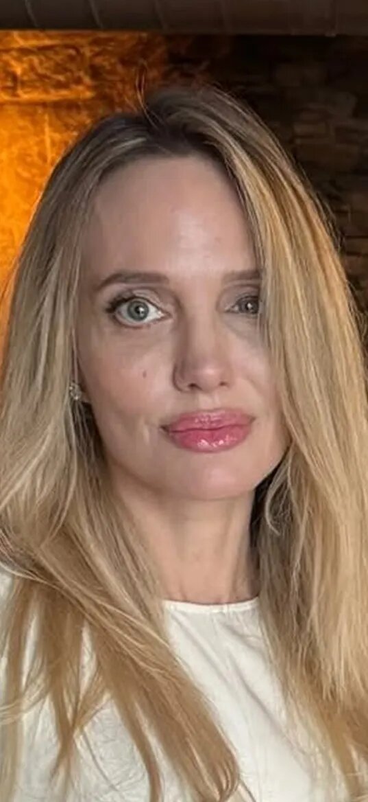 Анджелина Джоли