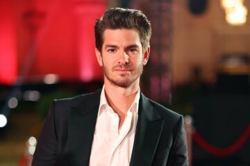 Andrew Garfield is dating a girl who calls herself a "professional witch"