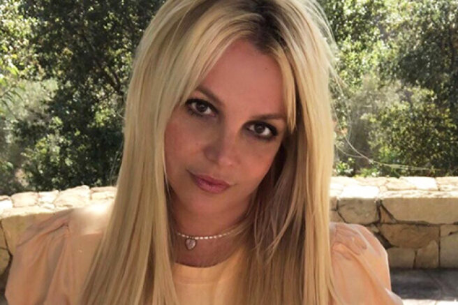 Britney Spears accused her mother of being on her father's side in the custody story: "She ruined my life"