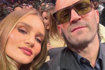 Rosie Huntington-Whiteley posts new holiday photos with Jason Statham