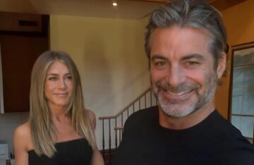 "It took a long time." A hypnotherapist boyfriend talks about the beginning of his romance with Jennifer Aniston.