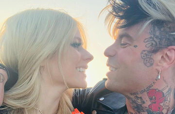 Avril Lavigne marries her boyfriend
