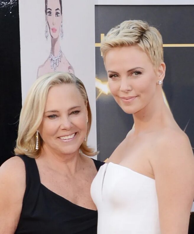 Шарлиз Терон с мамой