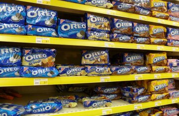 Chips Ahoy cookie packages on a grocery store shelf