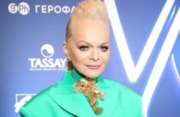 Larisa Dolina was photographed vacationing at an elite UAE hotel amid the apartment scandal.