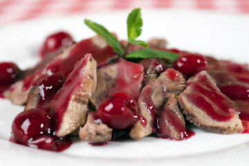 Cherry sauce: recipe with photos for meat dishes