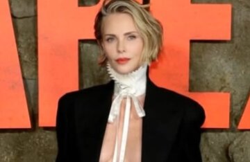 "I don't think I could ever live with someone again." Charlize Theron said she no longer wants a relationship.