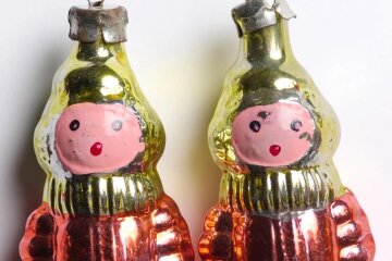 "These are from my grandmother's Christmas tree." Online discussions are underway about "Soviet" Christmas tree decorations by Dior designer Jonathan Anderson.