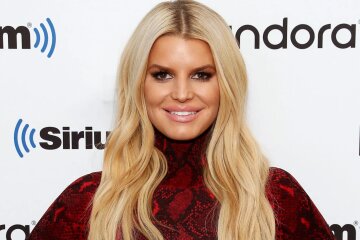 Jessica Simpson has denied rumors that she is abusing alcohol again