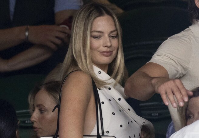 Margot Robbie makes first public appearance since pregnancy announcement