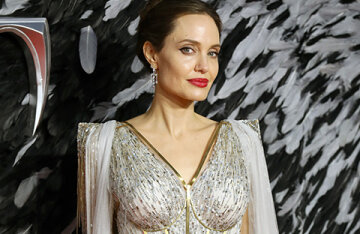 Angelina Jolie has hinted that her divorce from Brad Pitt has deeply traumatized her