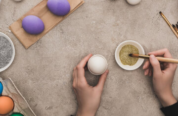 When to paint eggs and bake paschi for Easter 2021