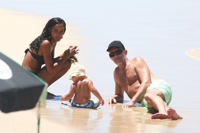 Нара Баптиста и Венсан Кассель с сыном