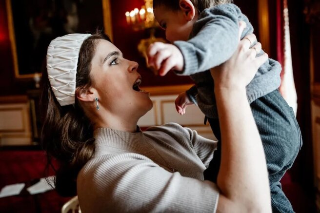 Принцесса Евгения с сыном Эрнестом/Фото: princesseugenie/Instagram*
