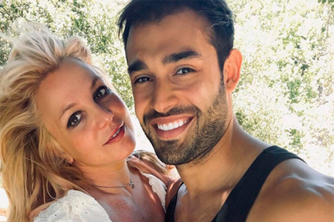 After the court appearance: Britney Spears with boyfriend Sam Asgari is vacationing in Hawaii