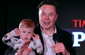 Elon Musk came to the Time magazine award with his son and told about his personal life: "I live in a technological monastery"