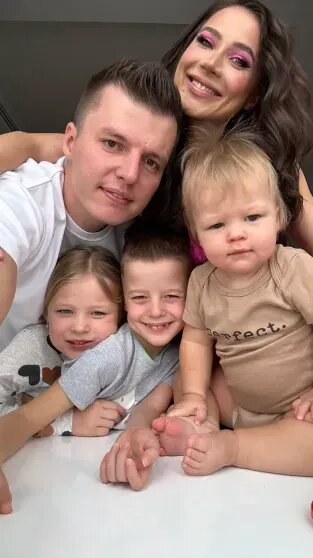 Артём Чекалин и Лерчек с детьми