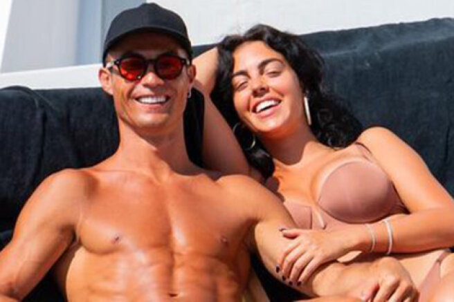 Cristiano Ronaldo and Georgina Rodriguez spend a vacation on a yacht with their children
