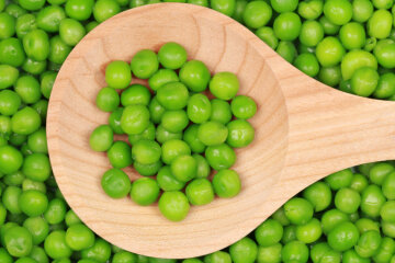 How to roll up young peas: culinary life hacks