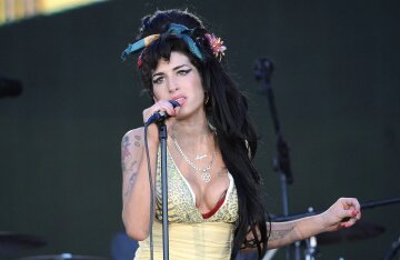 Amy Winehouse's father is trying to sue her friends for almost $1 million