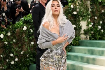 "How many ribs did she remove?" Kim Kardashian's unnaturally thin waist is being discussed online