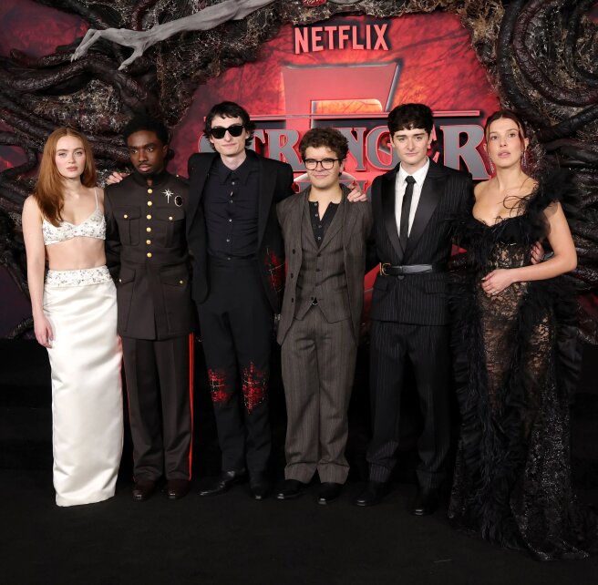 Сэди Синк, Калеб МакЛафлин, Финн Вулфард, Гейтен Матараццо, Ноа Шнапп и Милли Бобби Браун