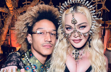 Madonna has published new photos with her boyfriend and children from a birthday party