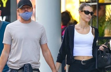 Leonardo DiCaprio and Vittoria Ceretti hold hands while walking in New York