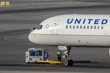 A United Airlines Boeing 757 airplane at San Francisco International Airport