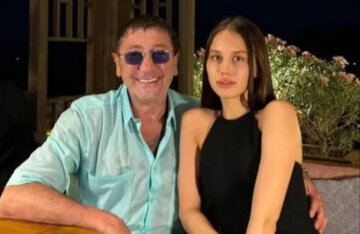 Grigory Leps is vacationing in Turkey with his 18-year-old fiancee Aurora Kiba