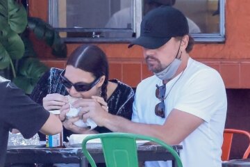 Leonardo DiCaprio was photographed on a date with Vittoria Ceretti