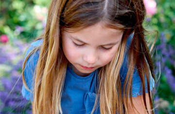 Kate Middleton and Prince William have published a new photo of Princess Charlotte