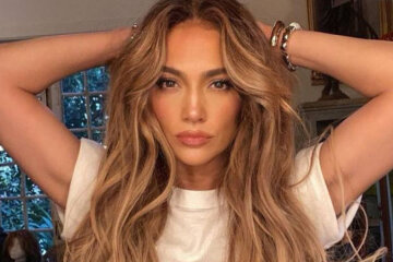 Relaxed and in the dressing gown itself: Jennifer Lopez posted a photo in bed