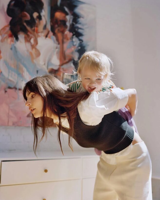 Эмили Ратаковски с сыном