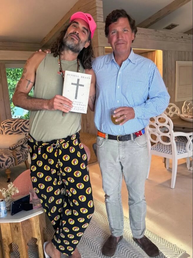 Рассел Брэнд и Такер Карлсон