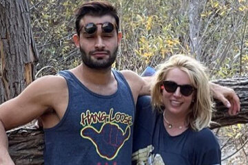 Britney Spears has published new pictures with boyfriend Sam Asgari