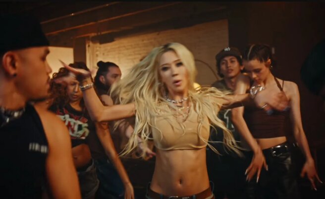 Шайло Джоли в клипе