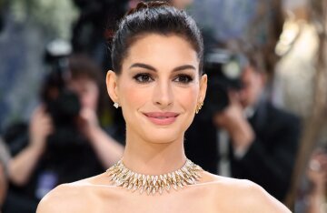 "Actors Should Be Banned from Botox." Online Discussion About Anne Hathaway's "Lost" Facial Expressions