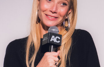 Gwyneth Paltrow posing for a portrait