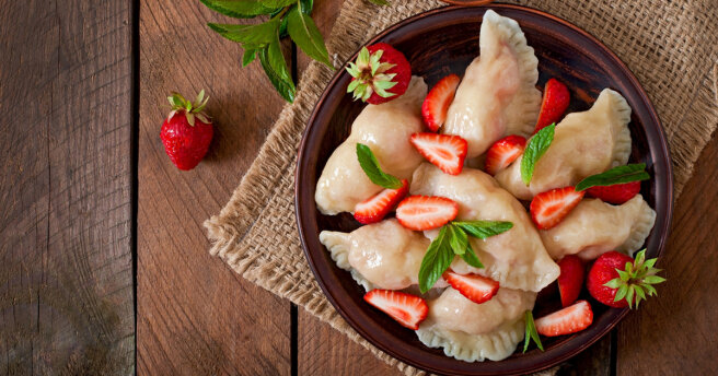 Dumplings with strawberries: two recipes to choose from