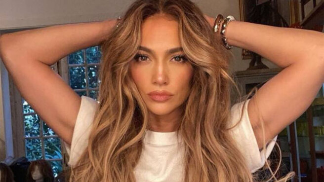 Relaxed and in the dressing gown itself: Jennifer Lopez posted a photo in bed