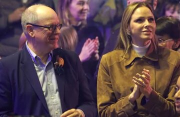 Princess Charlene of Monaco and Prince Albert II attended a Christmas performance.