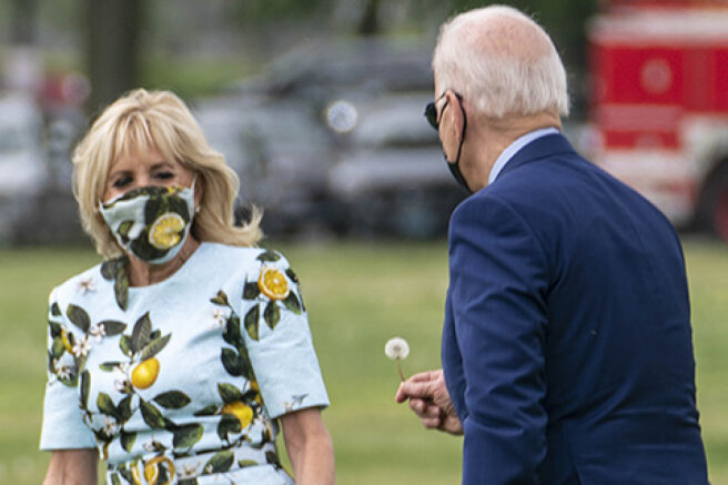 Production or from the heart: the network discusses how Joe Biden gave a dandelion to his wife Jill