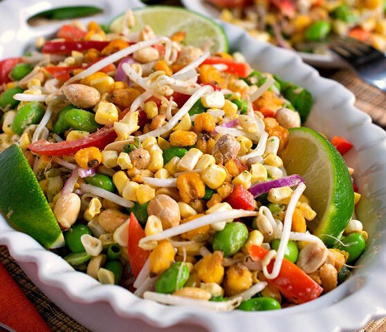 Salad with corn and peanuts
